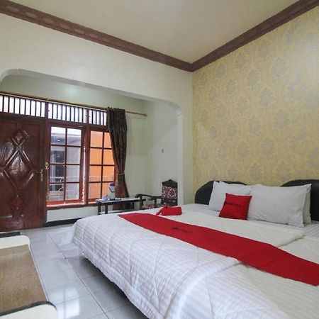 RedDoorz near Sarangan Lake Magetan Buitenkant foto