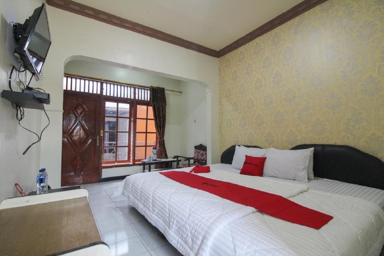 RedDoorz near Sarangan Lake Magetan Buitenkant foto