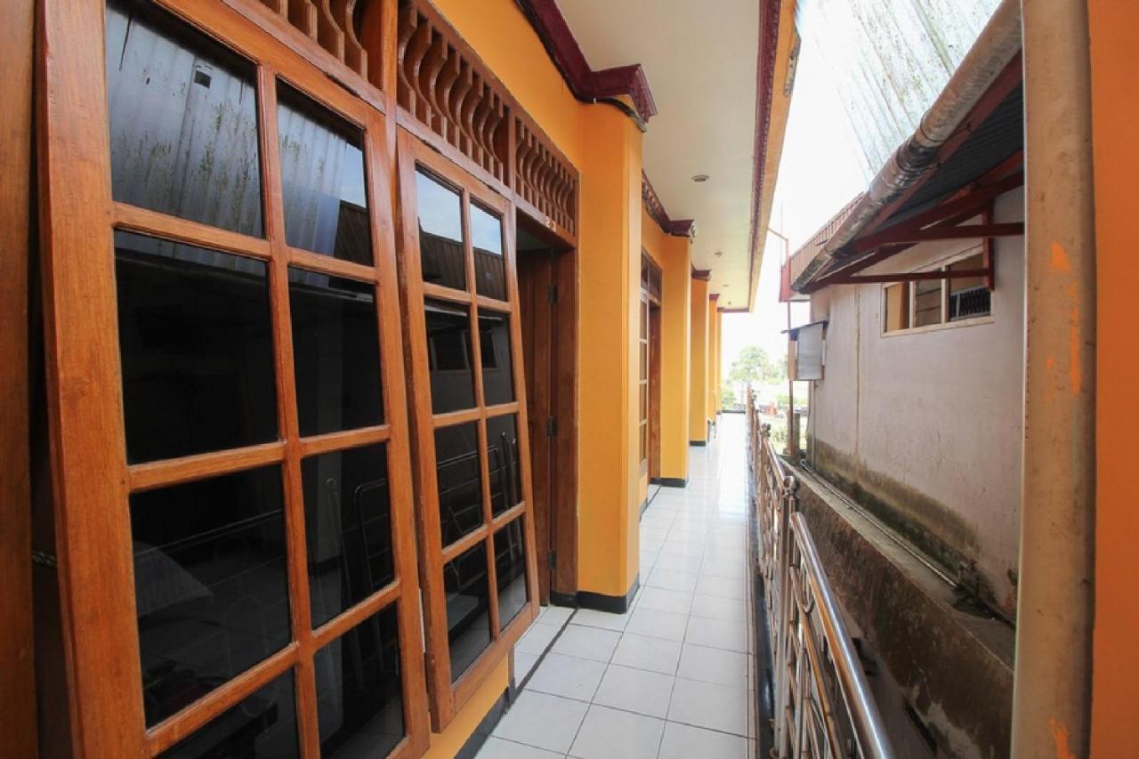 RedDoorz near Sarangan Lake Magetan Buitenkant foto