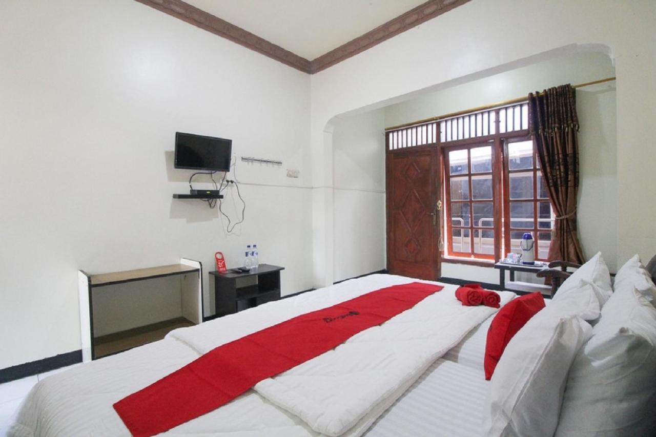 RedDoorz near Sarangan Lake Magetan Buitenkant foto